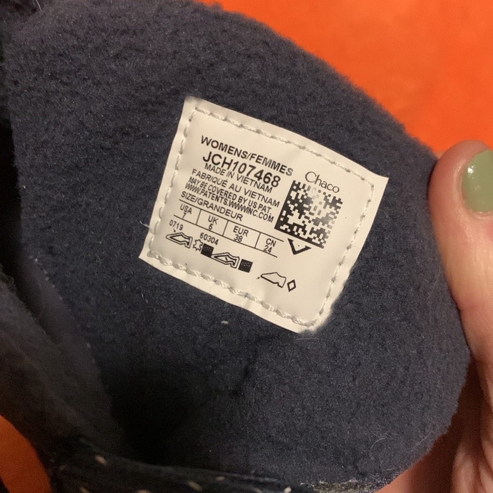 Women’s Chaco boots - Picture 3 of 4